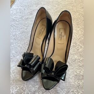 Valentino Garavino Couture Black Patent Leather Bow Peep Toe - EU 38.5